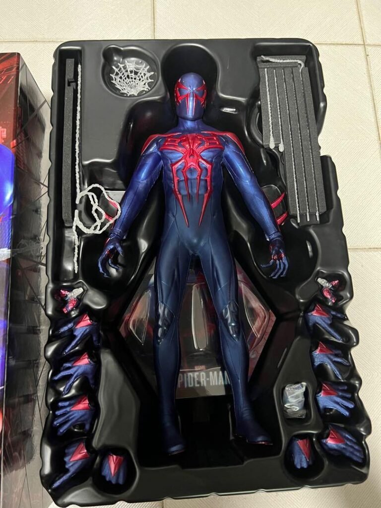 hot toys spiderman 2099