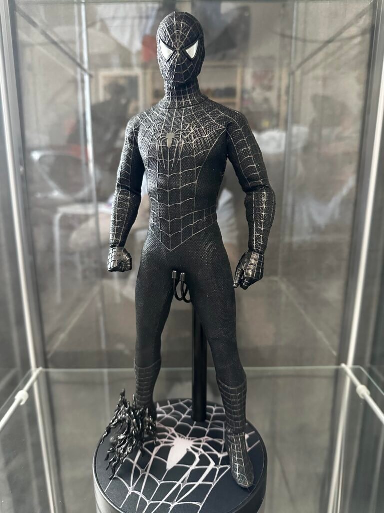 hot toys black spiderman